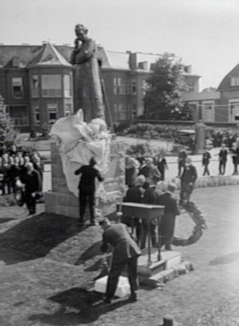 onthulling standbeeld ariens